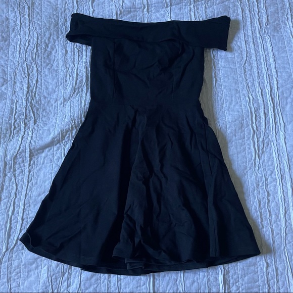 Lulus off the shoulder mini dress! - Picture 2 of 4